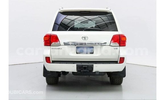 Nunua Imported Toyota Land Cruiser Nyeupe Gari ndani ya Import - Dubai nchini Arusha Nunua Imported Toyota Land Cruiser Nyeupe Gari ndani ya Import - Dubai nchini Arusha