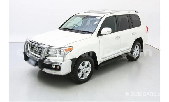 Nunua Imported Toyota Land Cruiser Nyeupe Gari ndani ya Import - Dubai nchini Arusha Nunua Imported Toyota Land Cruiser Nyeupe Gari ndani ya Import - Dubai nchini Arusha