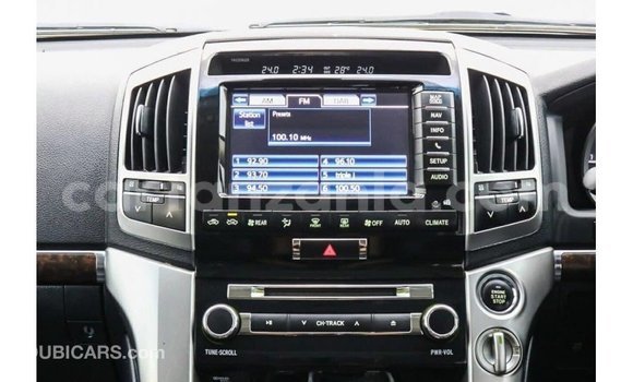 Nunua Imported Toyota Land Cruiser Nyeupe Gari ndani ya Import - Dubai nchini Arusha Nunua Imported Toyota Land Cruiser Nyeupe Gari ndani ya Import - Dubai nchini Arusha