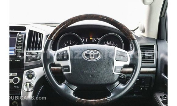 Nunua Imported Toyota Land Cruiser Nyeupe Gari ndani ya Import - Dubai nchini Arusha Nunua Imported Toyota Land Cruiser Nyeupe Gari ndani ya Import - Dubai nchini Arusha
