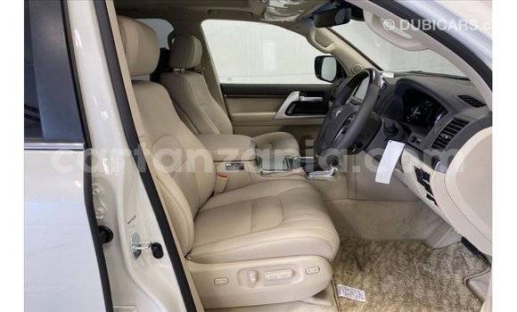 Buy Import Toyota Land Cruiser White Car in Import - Dubai in Arusha Buy Import Toyota Land Cruiser White Car in Import - Dubai in Arusha
