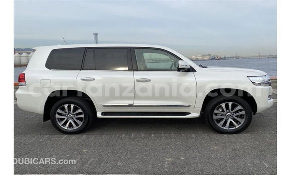 Buy Import Toyota Land Cruiser White Car in Import - Dubai in Arusha Buy Import Toyota Land Cruiser White Car in Import - Dubai in Arusha
