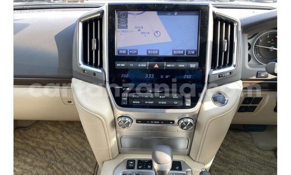 Buy Import Toyota Land Cruiser White Car in Import - Dubai in Arusha Buy Import Toyota Land Cruiser White Car in Import - Dubai in Arusha