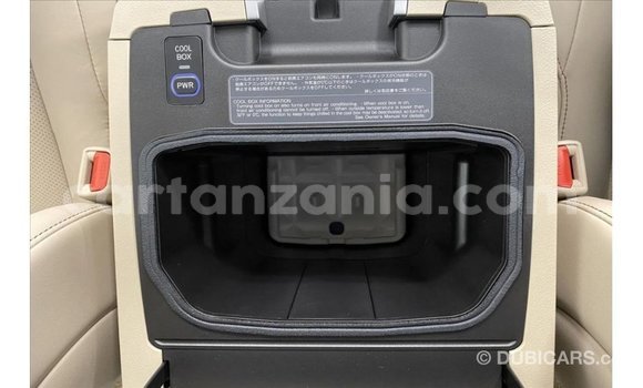 Buy Import Toyota Land Cruiser White Car in Import - Dubai in Arusha Buy Import Toyota Land Cruiser White Car in Import - Dubai in Arusha