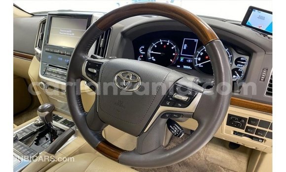 Nunua Imported Toyota Land Cruiser Nyeupe Gari ndani ya Import - Dubai nchini Arusha Nunua Imported Toyota Land Cruiser Nyeupe Gari ndani ya Import - Dubai nchini Arusha