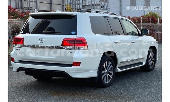 Nunua Imported Toyota Land Cruiser Nyeupe Gari ndani ya Import - Dubai nchini Arusha Nunua Imported Toyota Land Cruiser Nyeupe Gari ndani ya Import - Dubai nchini Arusha