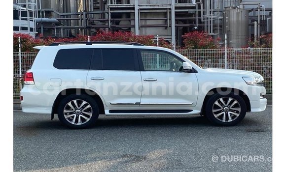 Nunua Imported Toyota Land Cruiser Nyeupe Gari ndani ya Import - Dubai nchini Arusha Nunua Imported Toyota Land Cruiser Nyeupe Gari ndani ya Import - Dubai nchini Arusha