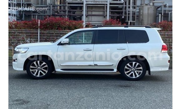 Nunua Imported Toyota Land Cruiser Nyeupe Gari ndani ya Import - Dubai nchini Arusha Nunua Imported Toyota Land Cruiser Nyeupe Gari ndani ya Import - Dubai nchini Arusha