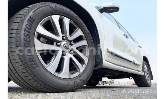 Nunua Imported Toyota Land Cruiser Nyeupe Gari ndani ya Import - Dubai nchini Arusha Nunua Imported Toyota Land Cruiser Nyeupe Gari ndani ya Import - Dubai nchini Arusha