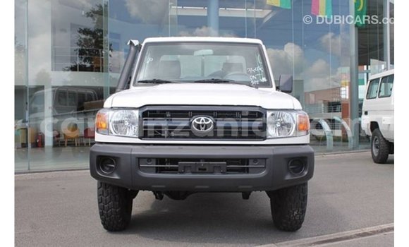 Nunua Imported Toyota Land Cruiser Nyeupe Gari ndani ya Import - Dubai nchini Arusha Nunua Imported Toyota Land Cruiser Nyeupe Gari ndani ya Import - Dubai nchini Arusha