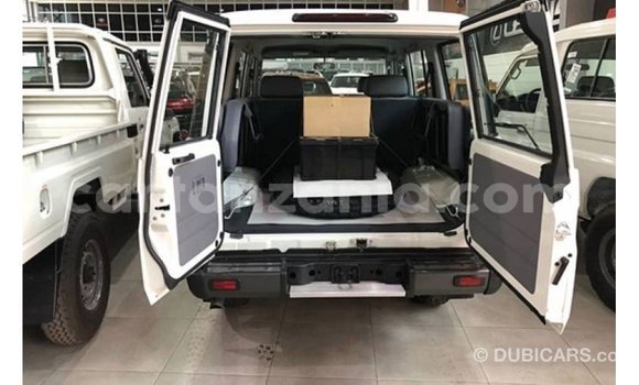Nunua Imported Toyota Land Cruiser Nyeupe Gari ndani ya Import - Dubai nchini Arusha Nunua Imported Toyota Land Cruiser Nyeupe Gari ndani ya Import - Dubai nchini Arusha
