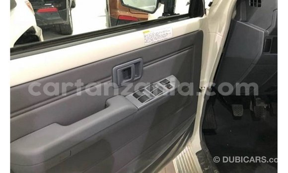 Nunua Imported Toyota Land Cruiser Nyeupe Gari ndani ya Import - Dubai nchini Arusha Nunua Imported Toyota Land Cruiser Nyeupe Gari ndani ya Import - Dubai nchini Arusha