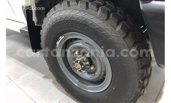 Nunua Imported Toyota Land Cruiser Nyeupe Gari ndani ya Import - Dubai nchini Arusha Nunua Imported Toyota Land Cruiser Nyeupe Gari ndani ya Import - Dubai nchini Arusha