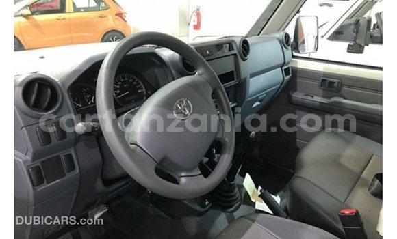 Nunua Imported Toyota Land Cruiser Nyeupe Gari ndani ya Import - Dubai nchini Arusha Nunua Imported Toyota Land Cruiser Nyeupe Gari ndani ya Import - Dubai nchini Arusha