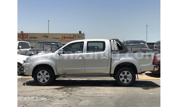 Nunua Imported Toyota Hilux Nyingine Gari ndani ya Import - Dubai nchini Arusha Nunua Imported Toyota Hilux Nyingine Gari ndani ya Import - Dubai nchini Arusha