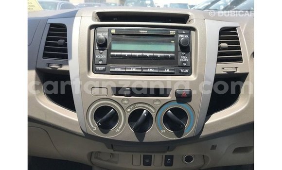 Nunua Imported Toyota Hilux Nyingine Gari ndani ya Import - Dubai nchini Arusha Nunua Imported Toyota Hilux Nyingine Gari ndani ya Import - Dubai nchini Arusha