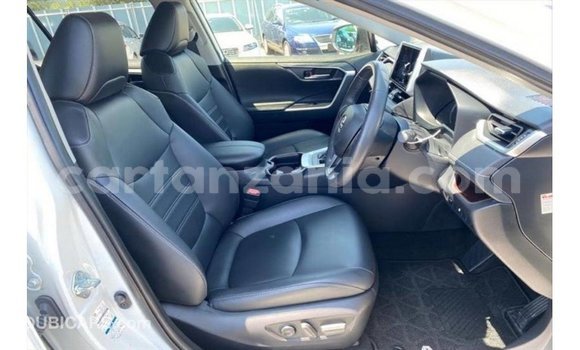 Nunua Imported Toyota 4Runner Nyeupe Gari ndani ya Import - Dubai nchini Arusha Nunua Imported Toyota 4Runner Nyeupe Gari ndani ya Import - Dubai nchini Arusha