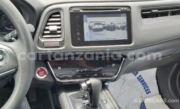 Buy Import Honda C White Bike in Import - Dubai in Arusha Buy Import Honda C White Bike in Import - Dubai in Arusha