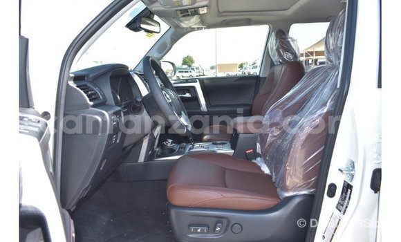 Nunua Imported Toyota 4Runner Nyeupe Gari ndani ya Import - Dubai nchini Arusha Nunua Imported Toyota 4Runner Nyeupe Gari ndani ya Import - Dubai nchini Arusha