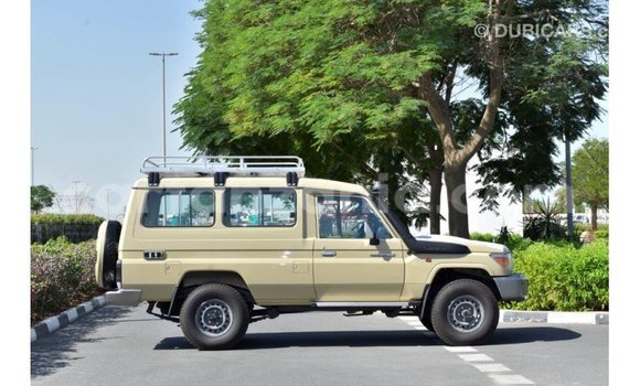 Nunua Imported Toyota Land Cruiser Beige Gari ndani ya Import - Dubai nchini Arusha Nunua Imported Toyota Land Cruiser Beige Gari ndani ya Import - Dubai nchini Arusha