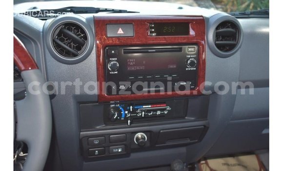 Nunua Imported Toyota Land Cruiser Beige Gari ndani ya Import - Dubai nchini Arusha Nunua Imported Toyota Land Cruiser Beige Gari ndani ya Import - Dubai nchini Arusha