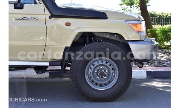 Nunua Imported Toyota Land Cruiser Beige Gari ndani ya Import - Dubai nchini Arusha Nunua Imported Toyota Land Cruiser Beige Gari ndani ya Import - Dubai nchini Arusha