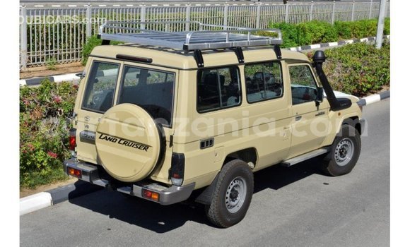 Nunua Imported Toyota Land Cruiser Beige Gari ndani ya Import - Dubai nchini Arusha Nunua Imported Toyota Land Cruiser Beige Gari ndani ya Import - Dubai nchini Arusha