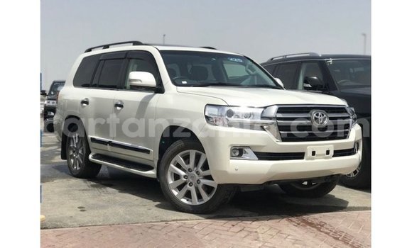 Nunua Imported Toyota Land Cruiser Nyeupe Gari ndani ya Import - Dubai nchini Arusha Nunua Imported Toyota Land Cruiser Nyeupe Gari ndani ya Import - Dubai nchini Arusha
