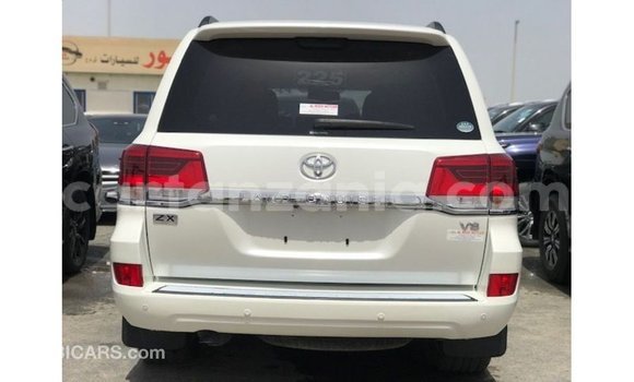 Nunua Imported Toyota Land Cruiser Nyeupe Gari ndani ya Import - Dubai nchini Arusha Nunua Imported Toyota Land Cruiser Nyeupe Gari ndani ya Import - Dubai nchini Arusha