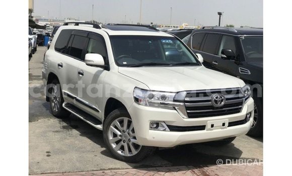 Nunua Imported Toyota Land Cruiser Nyeupe Gari ndani ya Import - Dubai nchini Arusha Nunua Imported Toyota Land Cruiser Nyeupe Gari ndani ya Import - Dubai nchini Arusha