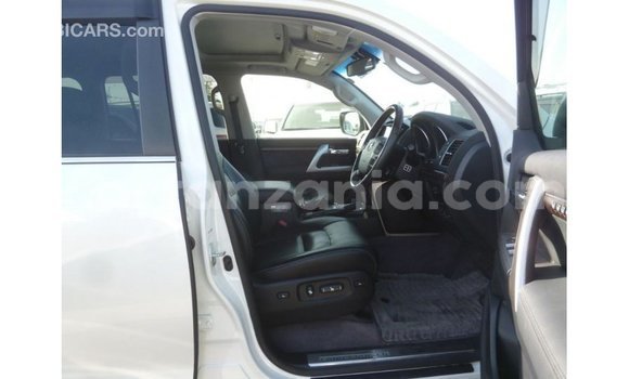 Nunua Imported Toyota Land Cruiser Nyeupe Gari ndani ya Import - Dubai nchini Arusha Nunua Imported Toyota Land Cruiser Nyeupe Gari ndani ya Import - Dubai nchini Arusha