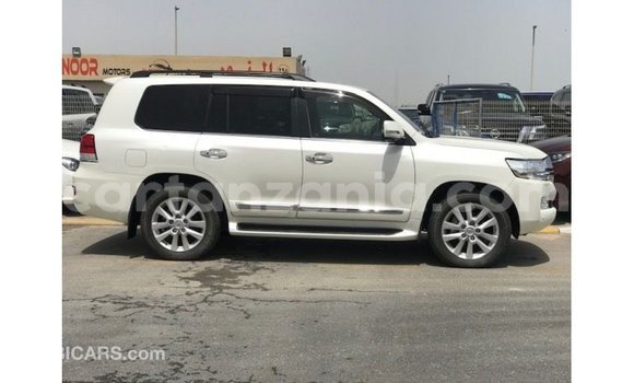 Nunua Imported Toyota Land Cruiser Nyeupe Gari ndani ya Import - Dubai nchini Arusha Nunua Imported Toyota Land Cruiser Nyeupe Gari ndani ya Import - Dubai nchini Arusha