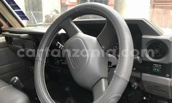 Nunua Ilio tumika Toyota Land Cruiser Nyeupe Gari ndani ya Karatu nchini Arusha Nunua Ilio tumika Toyota Land Cruiser Nyeupe Gari ndani ya Karatu nchini Arusha