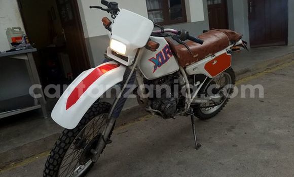 Buy Used Honda XLR White Moto in Mbeya in Mbeya Buy Used Honda XLR White Moto in Mbeya in Mbeya