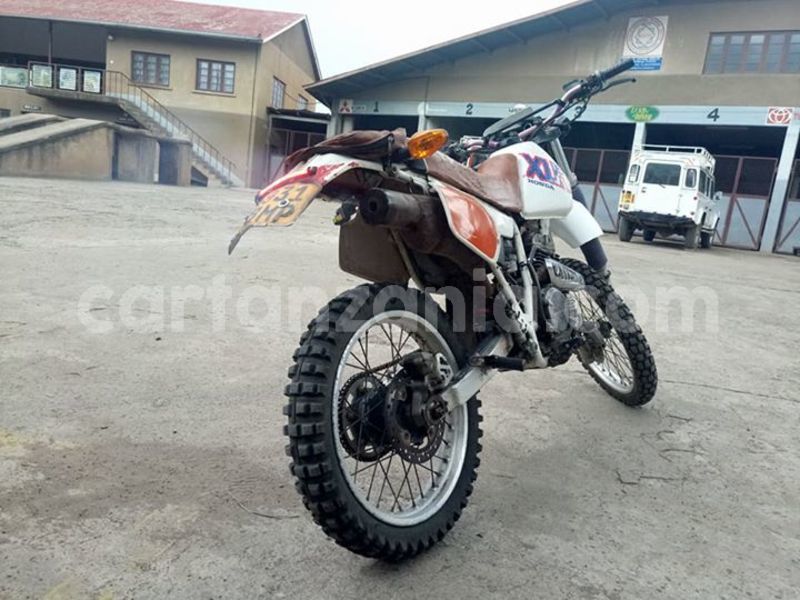 Buy Used Honda Xlr White Bike In Mbeya In Mbeya Cartanzania