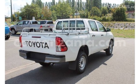 Buy Import Toyota Hilux White Car in Import - Dubai in Arusha Buy Import Toyota Hilux White Car in Import - Dubai in Arusha