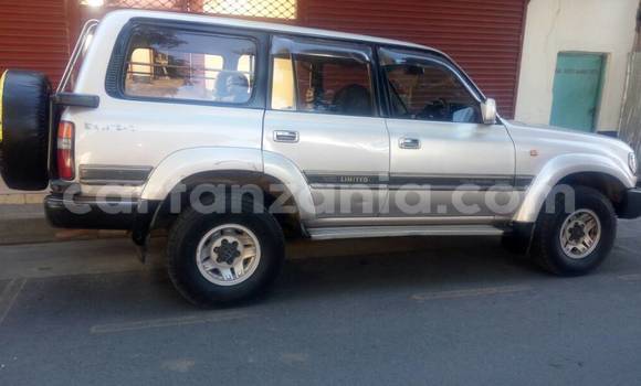 Buy Used Toyota Land Cruiser Green Car in Arusha in Arusha Buy Used Toyota Land Cruiser Green Car in Arusha in Arusha
