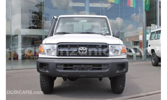 Nunua Imported Toyota Land Cruiser Nyeupe Gari ndani ya Import - Dubai nchini Arusha Nunua Imported Toyota Land Cruiser Nyeupe Gari ndani ya Import - Dubai nchini Arusha