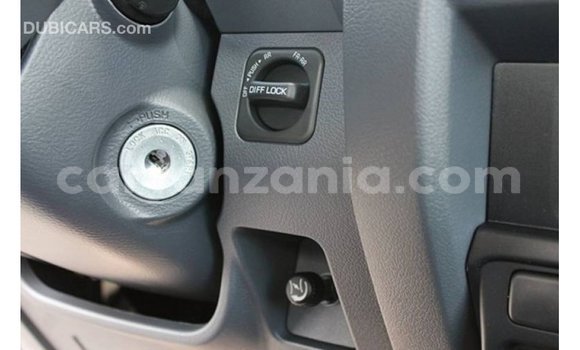 Nunua Imported Toyota Land Cruiser Nyeupe Gari ndani ya Import - Dubai nchini Arusha Nunua Imported Toyota Land Cruiser Nyeupe Gari ndani ya Import - Dubai nchini Arusha