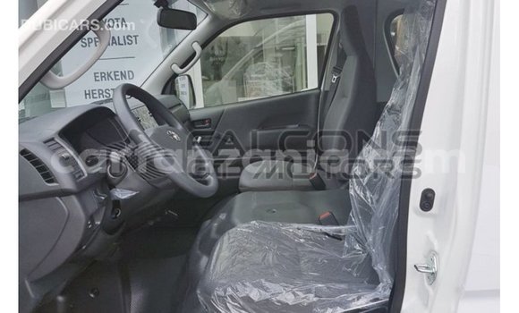 Nunua Imported Toyota Hiace Nyeupe Gari ndani ya Import - Dubai nchini Arusha Nunua Imported Toyota Hiace Nyeupe Gari ndani ya Import - Dubai nchini Arusha
