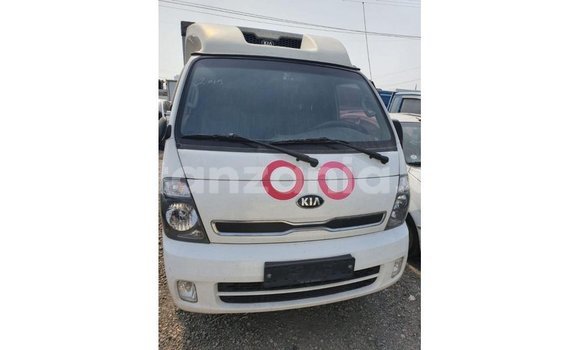 Nunua Imported Kia Carens Nyeupe Gari ndani ya Import - Dubai nchini Arusha Nunua Imported Kia Carens Nyeupe Gari ndani ya Import - Dubai nchini Arusha