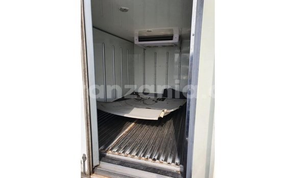 Nunua Imported Kia Carens Nyeupe Gari ndani ya Import - Dubai nchini Arusha Nunua Imported Kia Carens Nyeupe Gari ndani ya Import - Dubai nchini Arusha