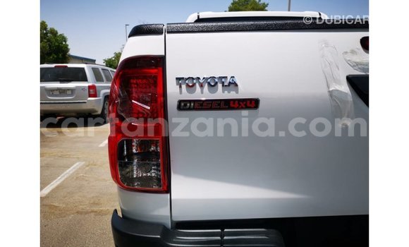 Nunua Imported Toyota Hilux Nyeupe Gari ndani ya Import - Dubai nchini Arusha Nunua Imported Toyota Hilux Nyeupe Gari ndani ya Import - Dubai nchini Arusha