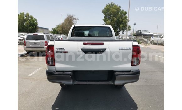 Nunua Imported Toyota Hilux Nyeupe Gari ndani ya Import - Dubai nchini Arusha Nunua Imported Toyota Hilux Nyeupe Gari ndani ya Import - Dubai nchini Arusha