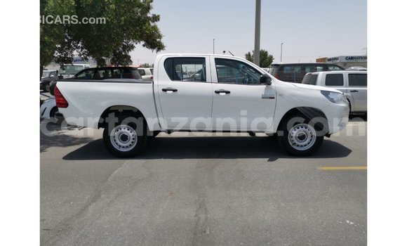 Nunua Imported Toyota Hilux Nyeupe Gari ndani ya Import - Dubai nchini Arusha Nunua Imported Toyota Hilux Nyeupe Gari ndani ya Import - Dubai nchini Arusha