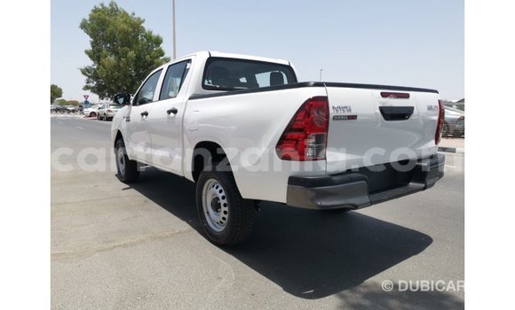 Nunua Imported Toyota Hilux Nyeupe Gari ndani ya Import - Dubai nchini Arusha Nunua Imported Toyota Hilux Nyeupe Gari ndani ya Import - Dubai nchini Arusha