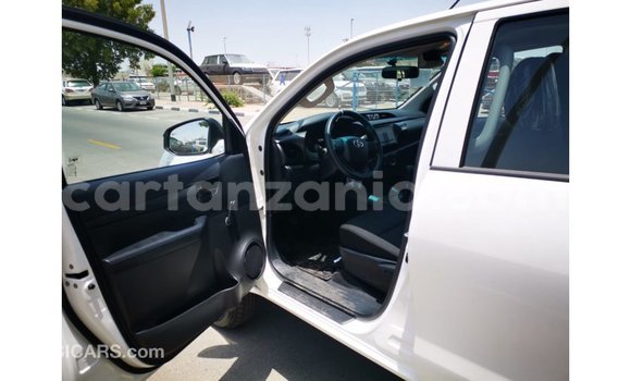 Nunua Imported Toyota Hilux Nyeupe Gari ndani ya Import - Dubai nchini Arusha Nunua Imported Toyota Hilux Nyeupe Gari ndani ya Import - Dubai nchini Arusha