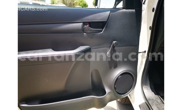 Nunua Imported Toyota Hilux Nyeupe Gari ndani ya Import - Dubai nchini Arusha Nunua Imported Toyota Hilux Nyeupe Gari ndani ya Import - Dubai nchini Arusha
