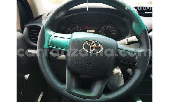 Nunua Imported Toyota Hilux Nyeupe Gari ndani ya Import - Dubai nchini Arusha Nunua Imported Toyota Hilux Nyeupe Gari ndani ya Import - Dubai nchini Arusha