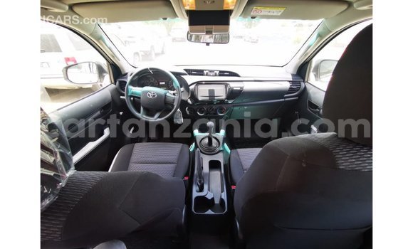 Nunua Imported Toyota Hilux Nyeupe Gari ndani ya Import - Dubai nchini Arusha Nunua Imported Toyota Hilux Nyeupe Gari ndani ya Import - Dubai nchini Arusha
